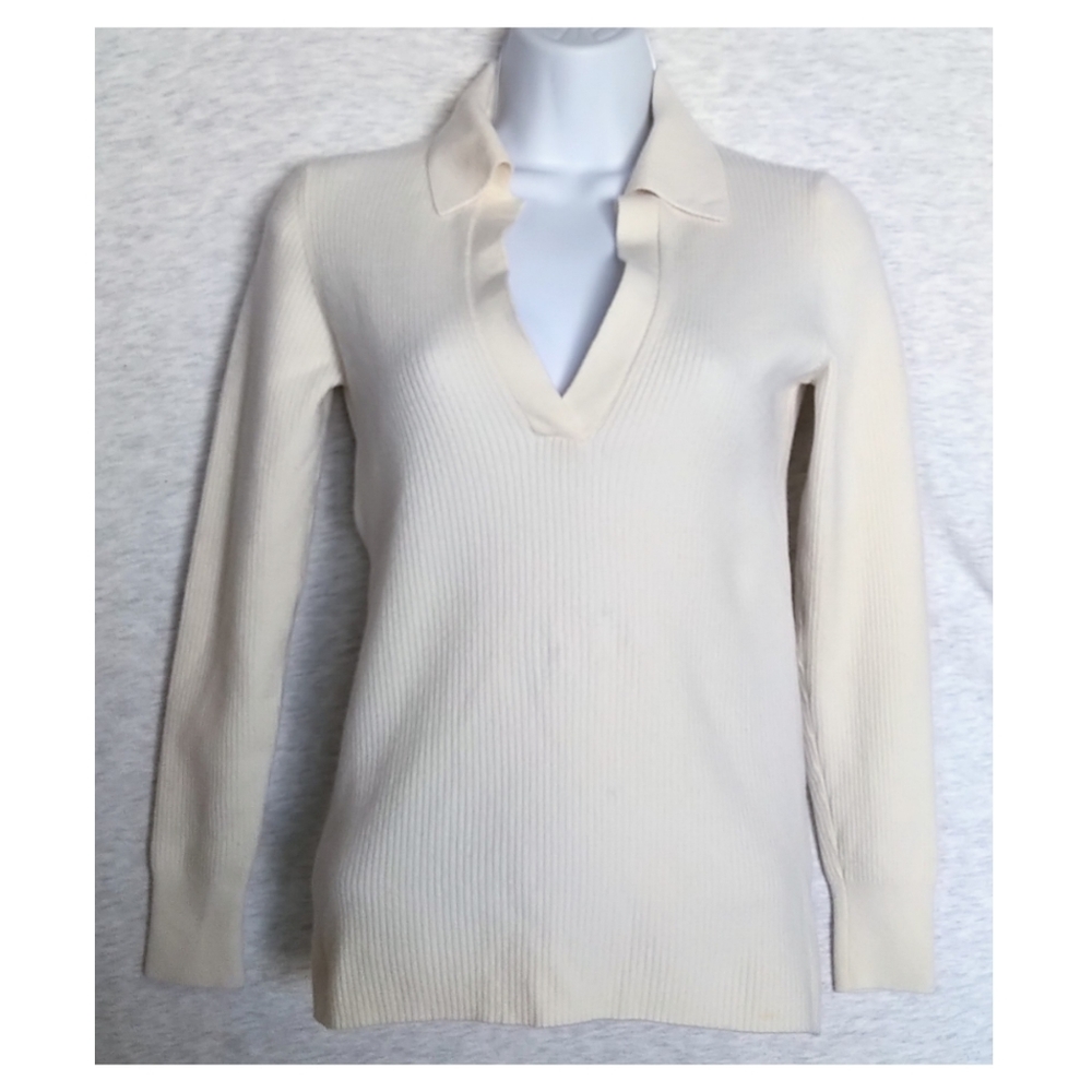Aritzia Babaton Mcsweeney V Neck Ribbed Polo Sweater - Picture 2 of 7